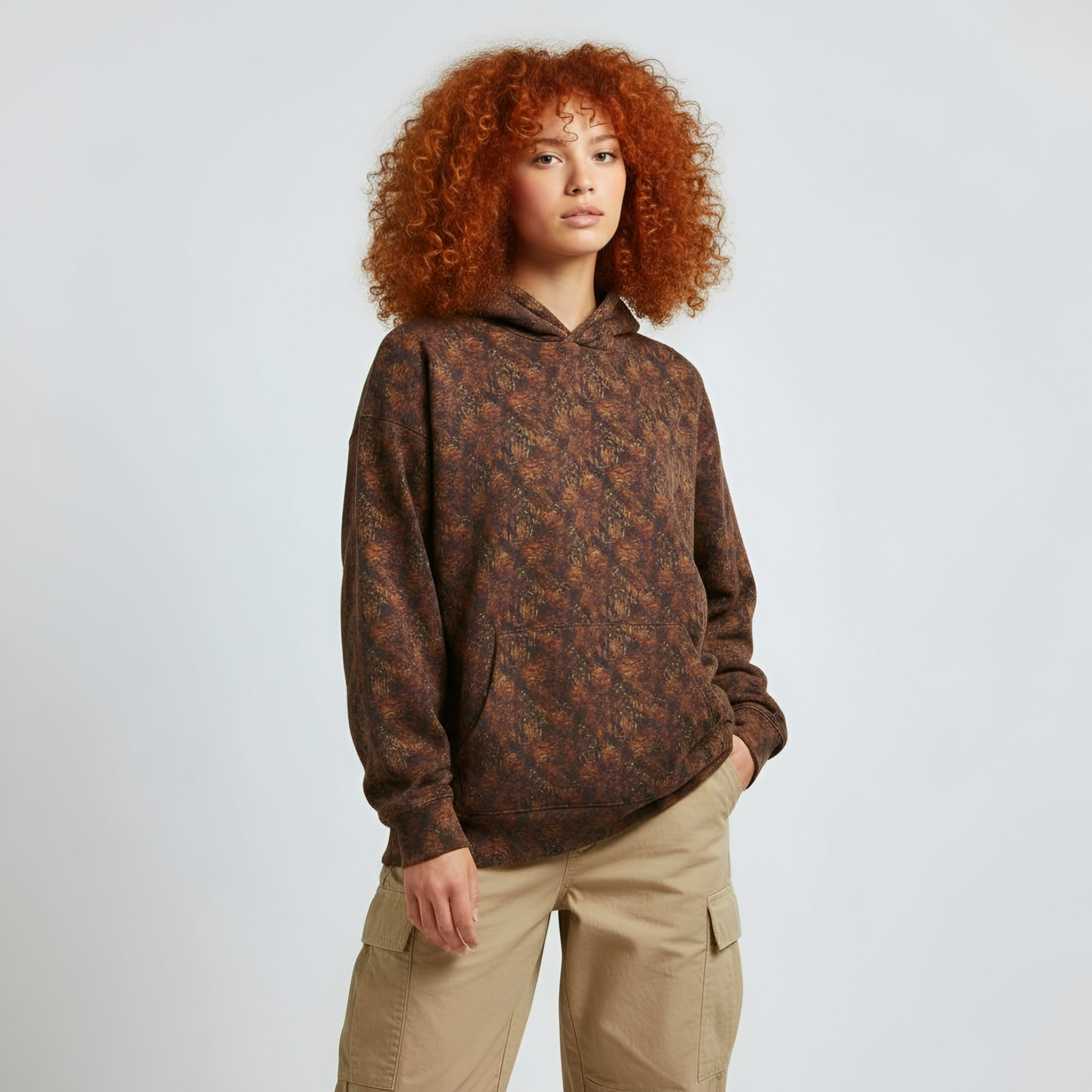 Streetwear Hoodie in Patina-Optik, ideal für Künstler und Style-Avantgardisten