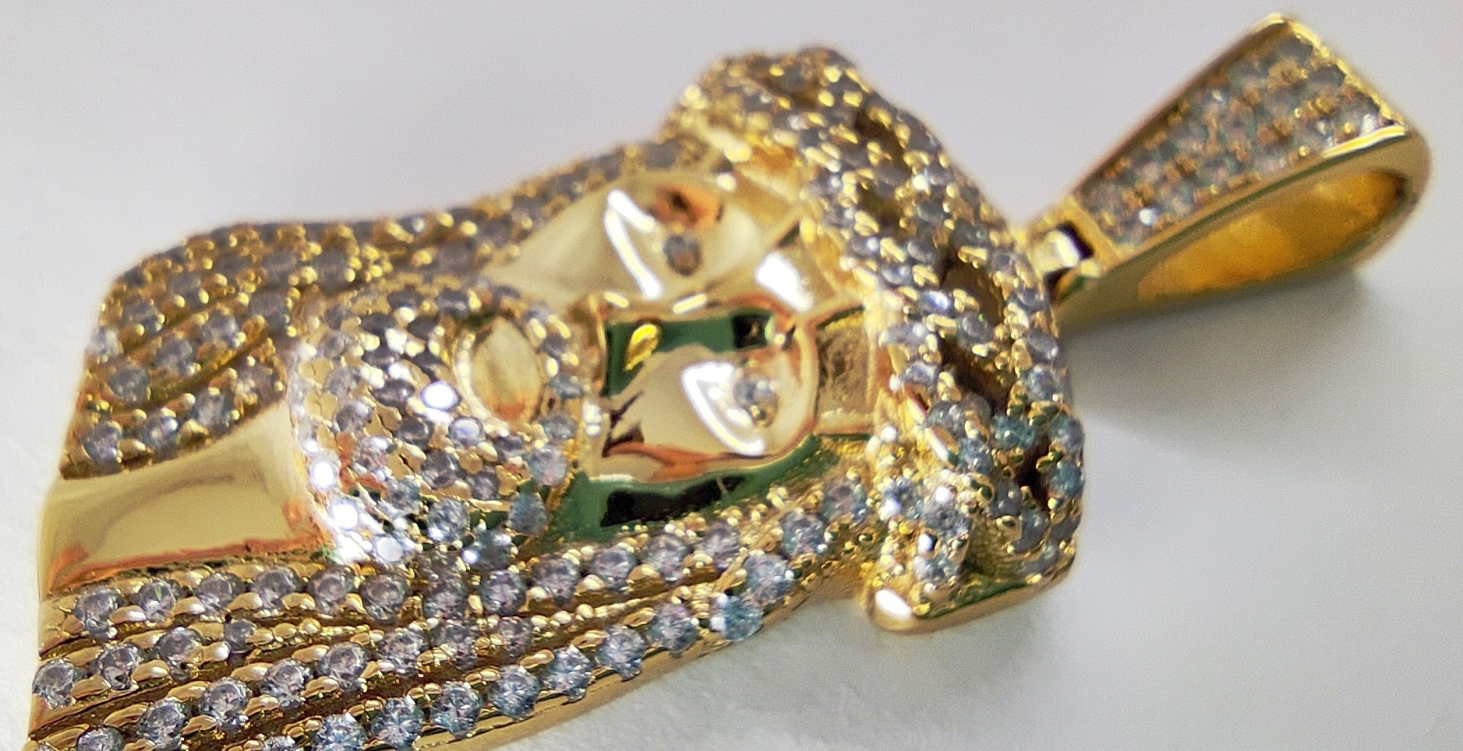 Mainey Jesus Gold / Jewlery / maineymore